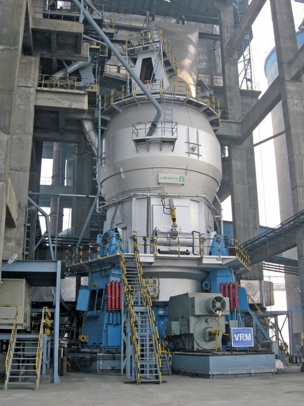 Low Wear Rate Vertical Cement Mill 330 - 380m² / Kg Specific Surface Area